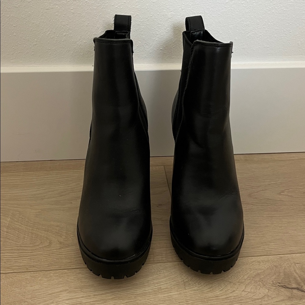 Steve Madden Laughter Black Ankle Boots size 7